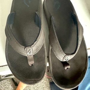 Kids Olukai flip flops